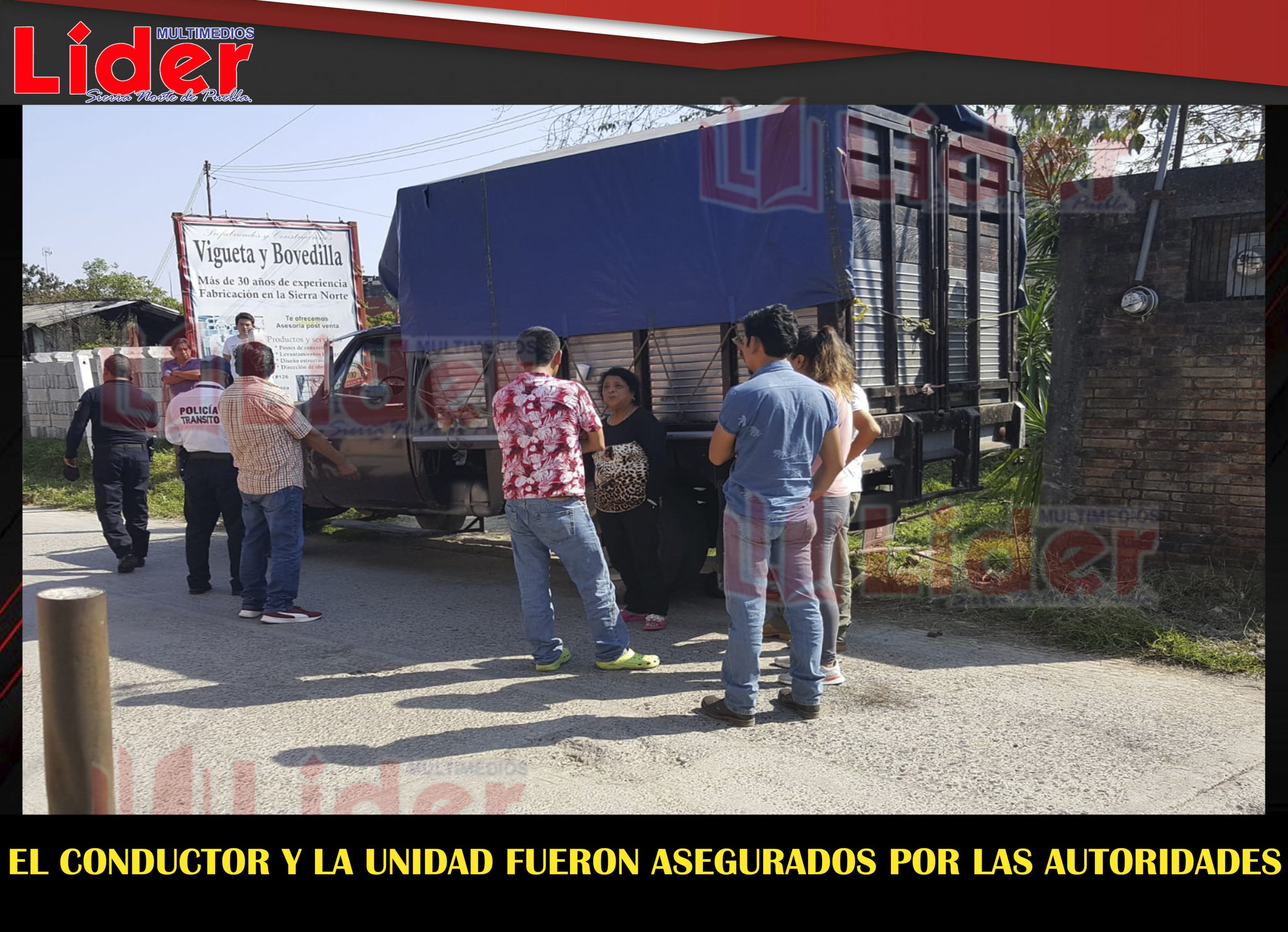 Conductor en presunto estado de ebriedad derriba cerco de una propiedad en Xicotepec