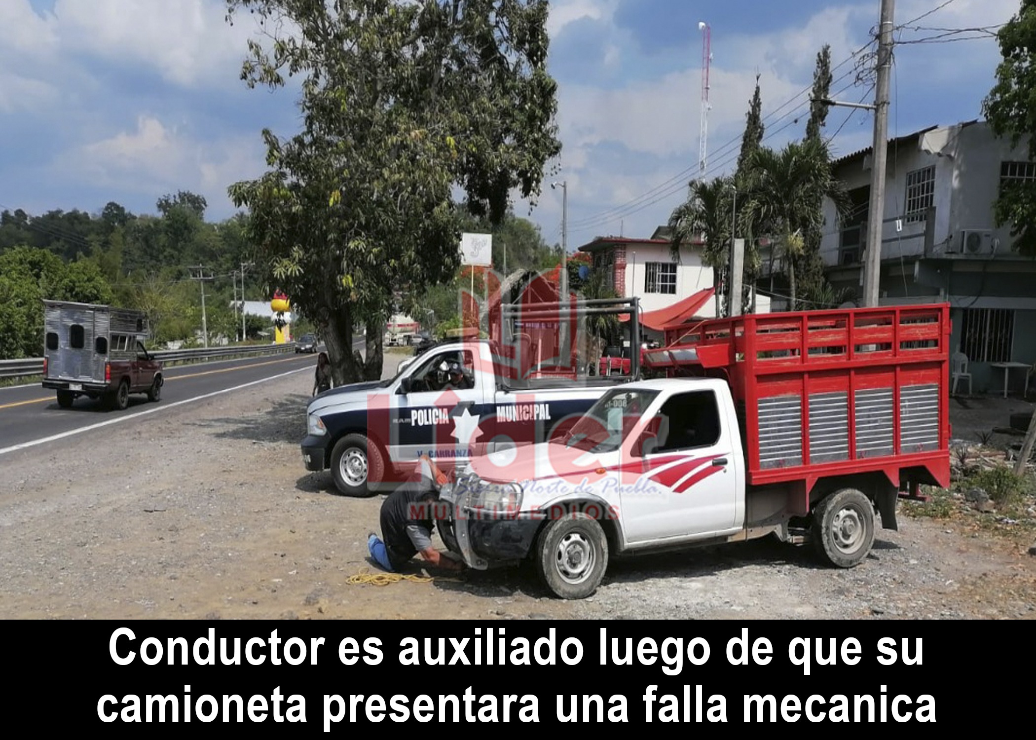 Policía municipal brinda apoyo ciudadano y proximidad social a conductor de camioneta que se le «desclocho»